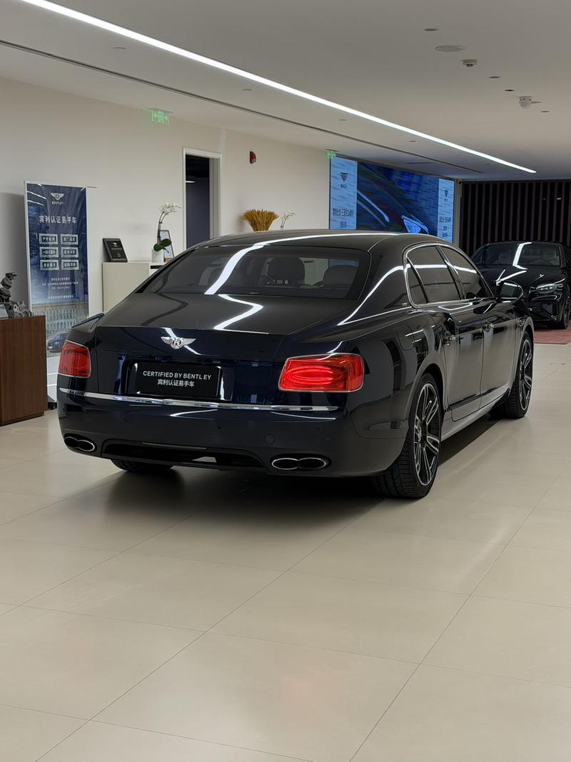 Bentley Flying Spur - фото 4