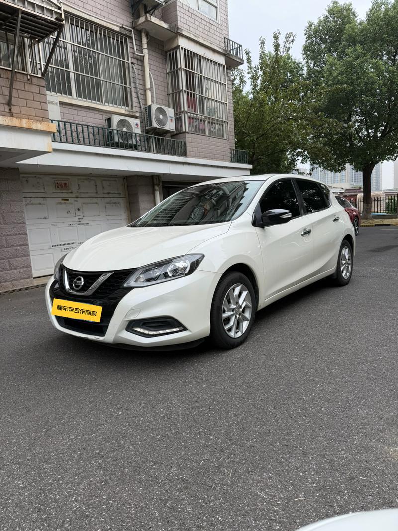 Nissan Tiida - фото 0