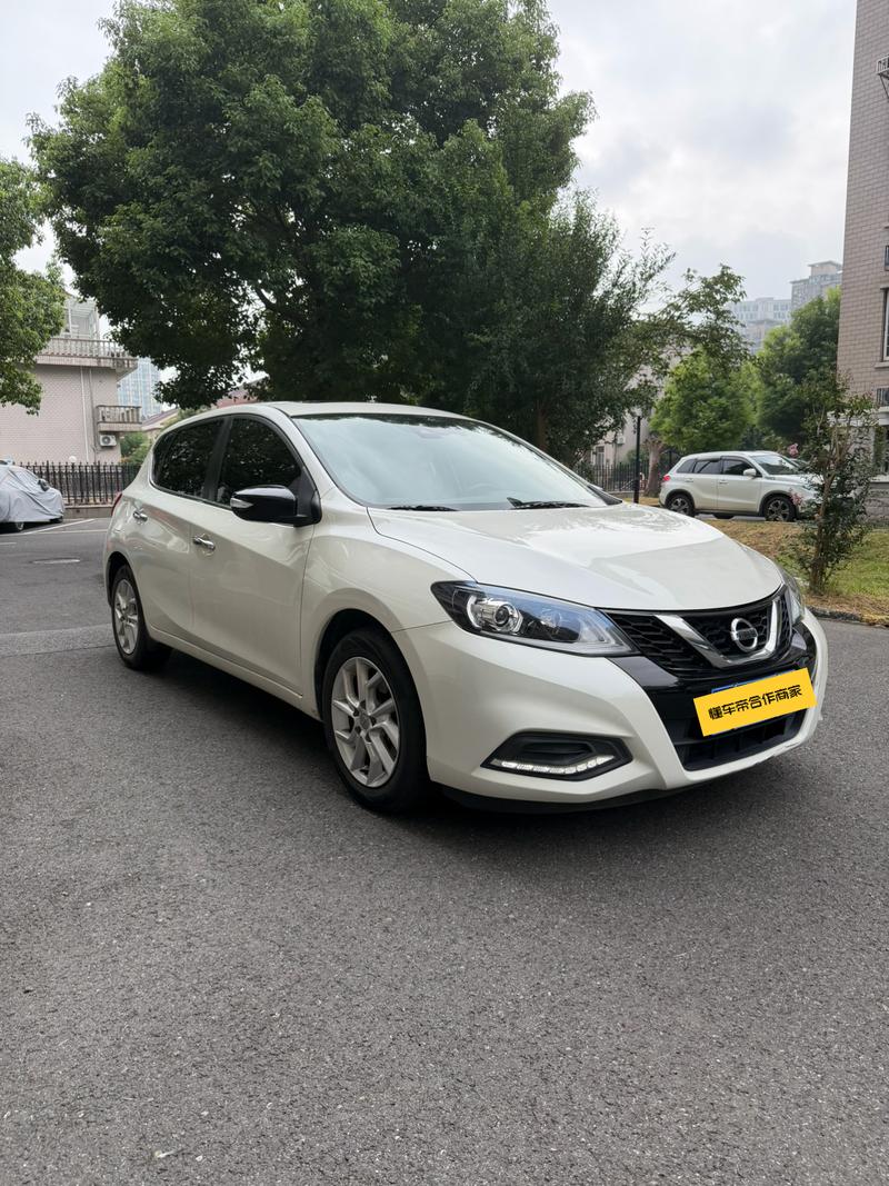 Nissan Tiida - фото 1