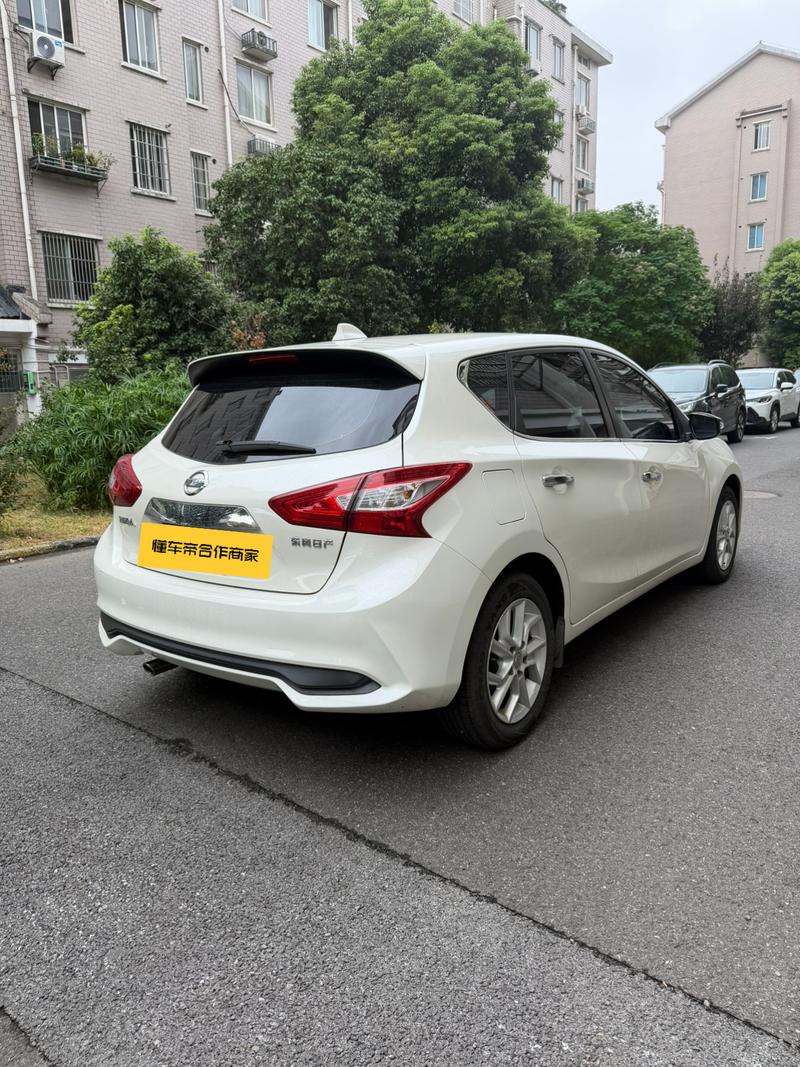 Nissan Tiida - фото 3
