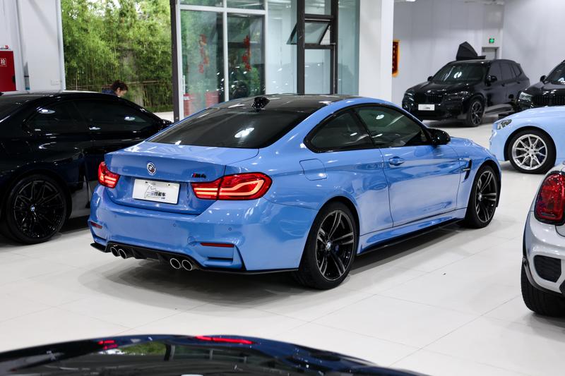 BMW M4 - фото 4