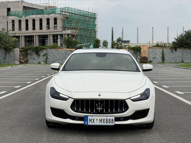 Maserati Ghibli - фото 1