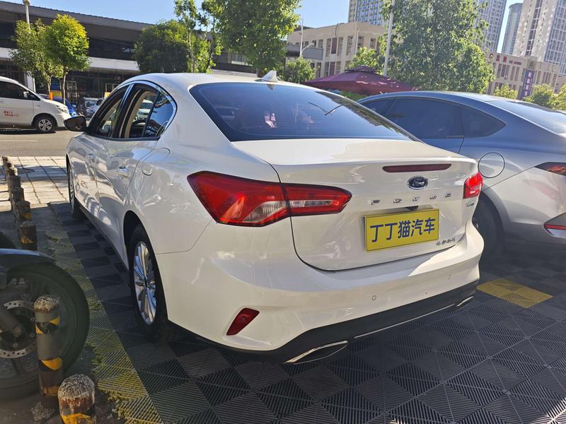 Ford Focus - фото 3
