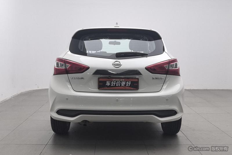 Nissan Tiida - фото 2