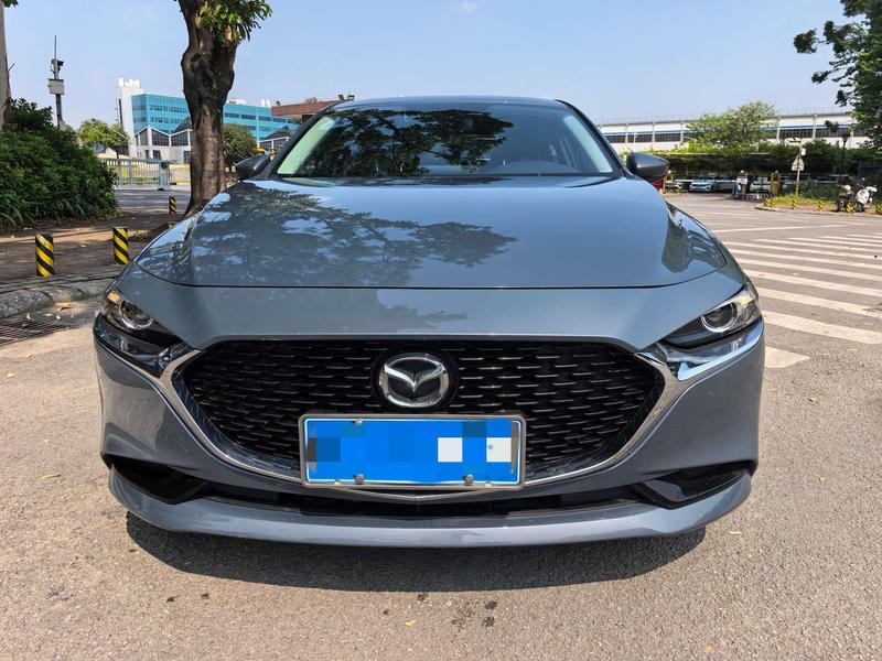 Mazda 3 - фото 1