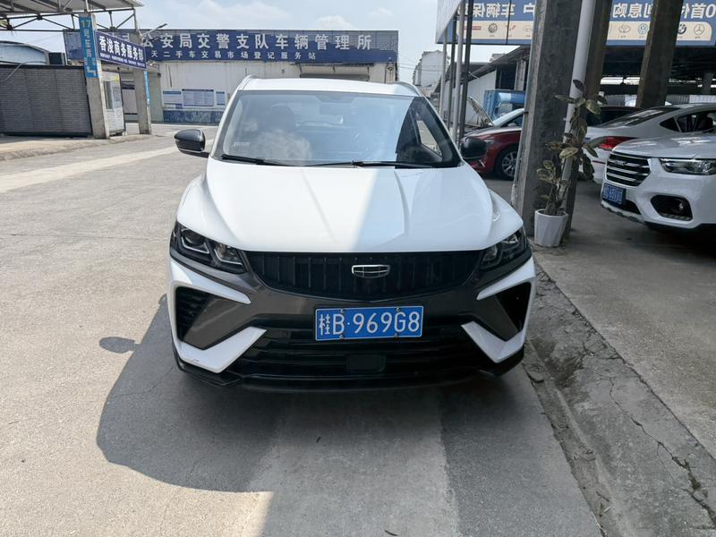 Geely Coolray - фото 1