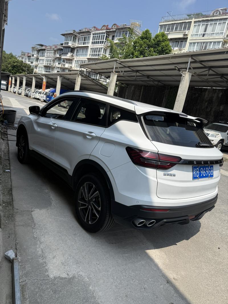 Geely Coolray - фото 3