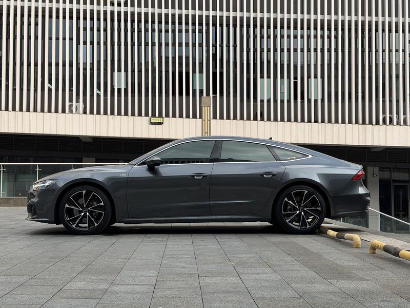 Audi A7 - фото 3