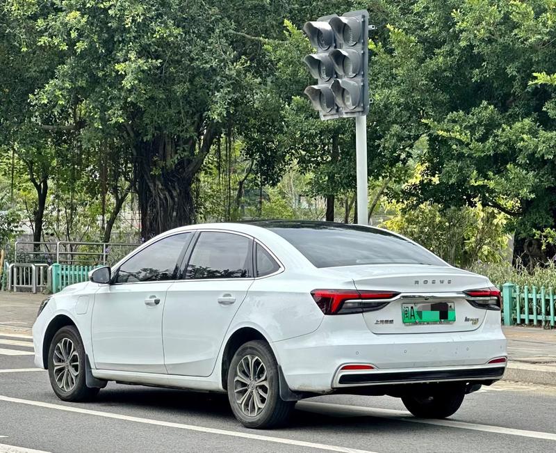 Roewe i6 MAX EV - фото 3