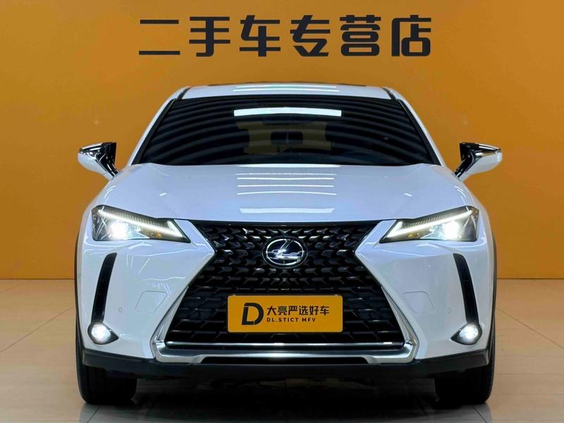 Lexus UX - фото 1