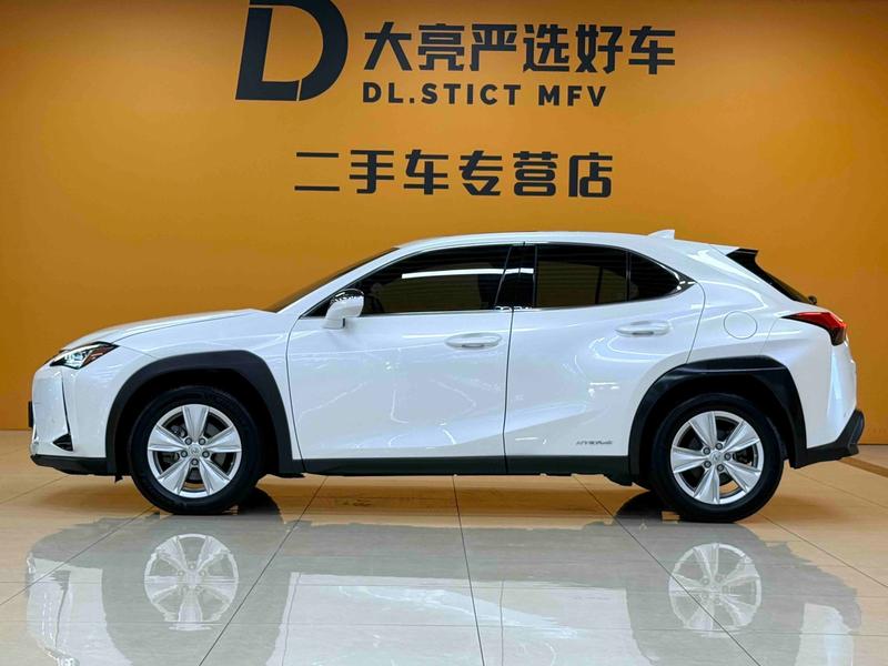 Lexus UX - фото 2