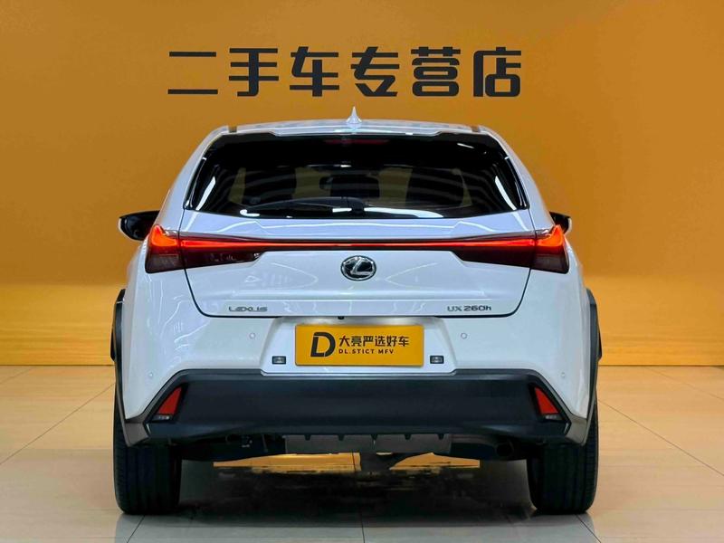 Lexus UX - фото 3