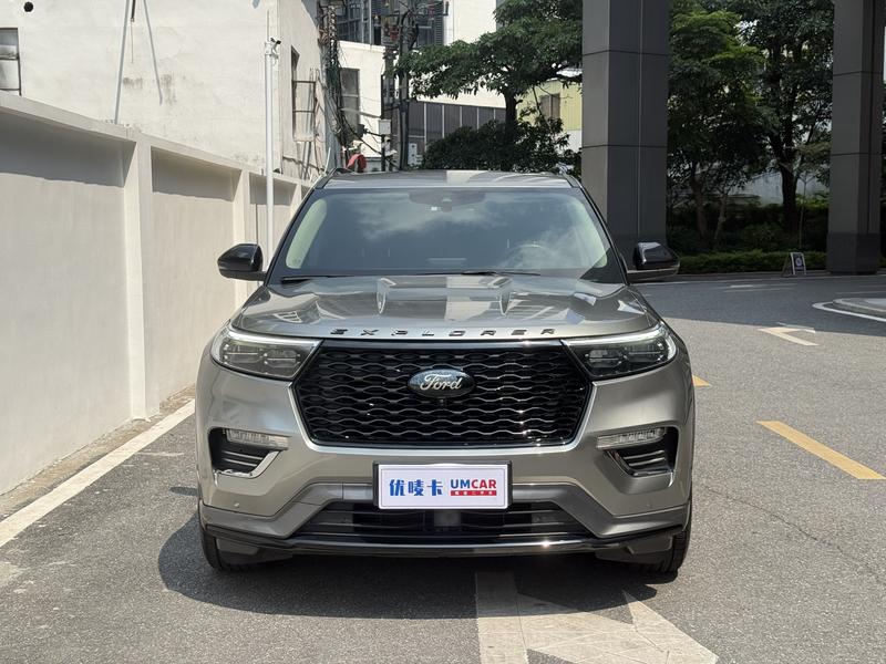 Ford Explorer - фото 1