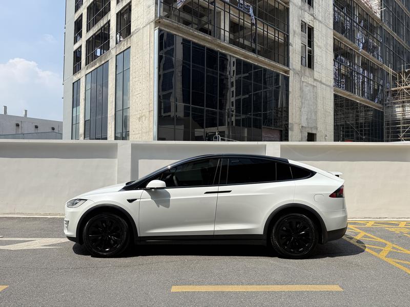 Tesla Model X - фото 2