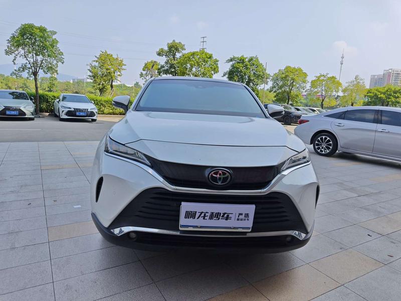 Toyota Harrier - фото 1