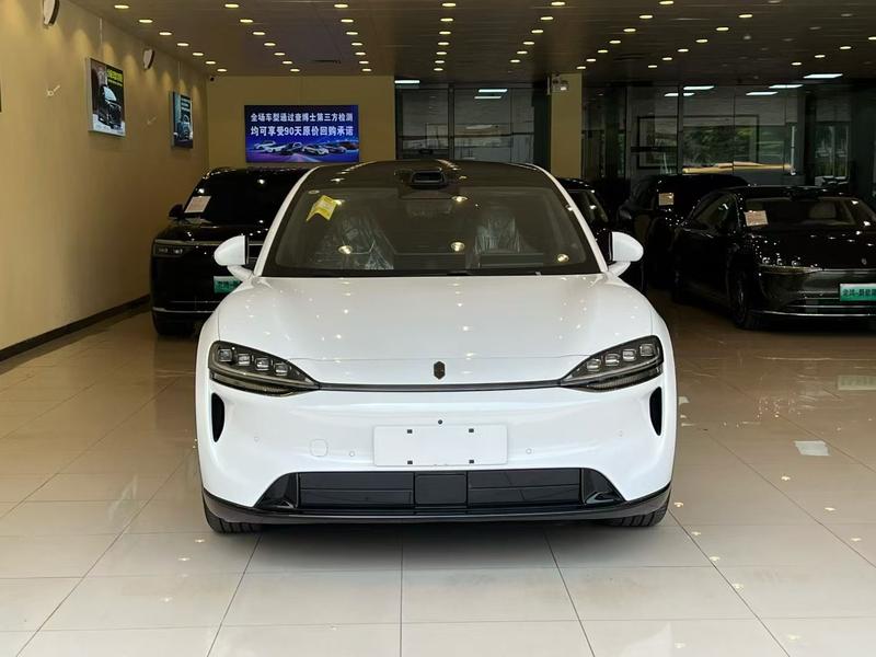 Luxeed R7 - фото 1