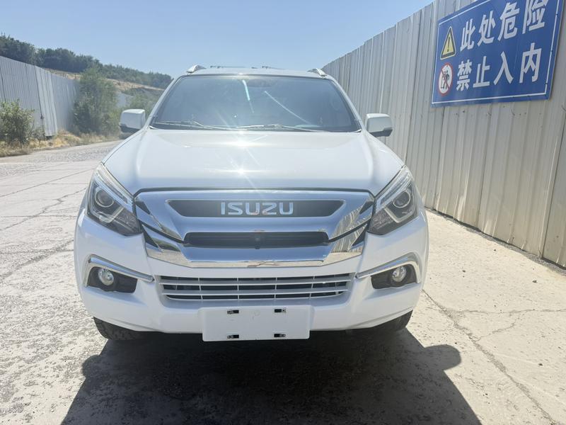 Isuzu mu-X - фото 1