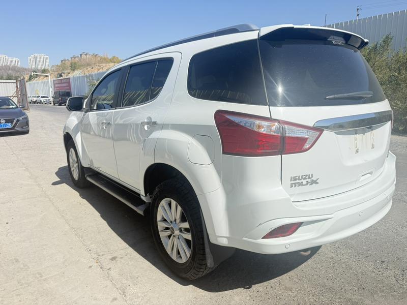 Isuzu mu-X - фото 2