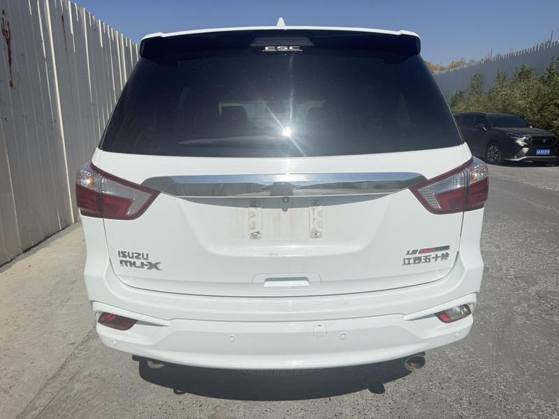 Isuzu mu-X - фото 3