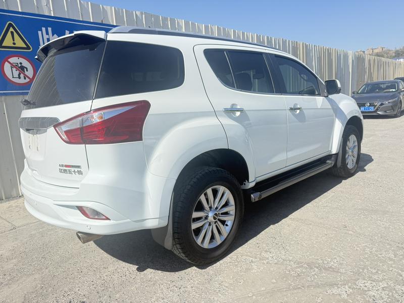 Isuzu mu-X - фото 4