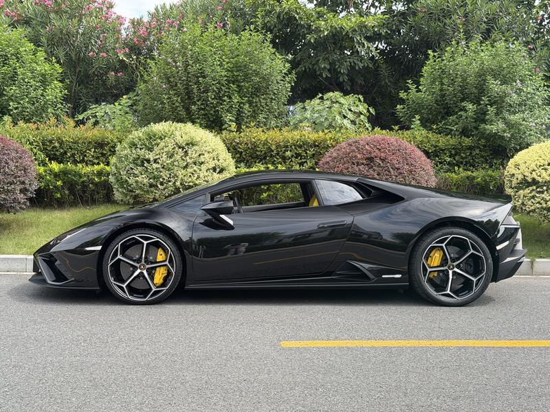Lamborghini Huracán - фото 1
