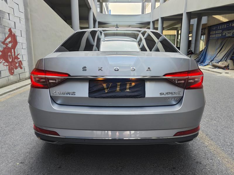 Skoda Superb - фото 4