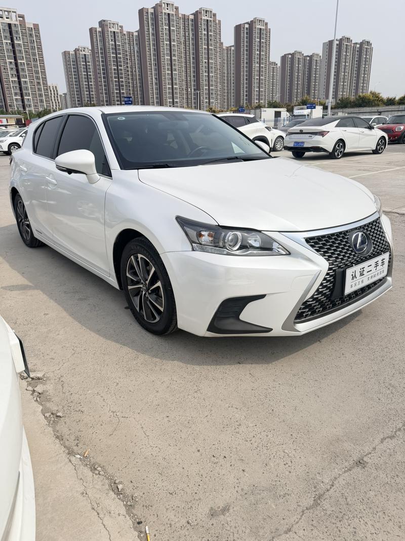 Lexus CT - фото 2
