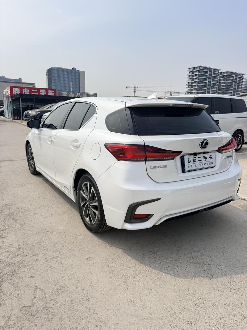 Lexus CT - фото 3