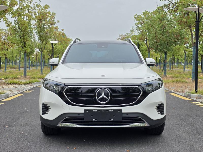 Mercedes-Benz EQB - фото 1