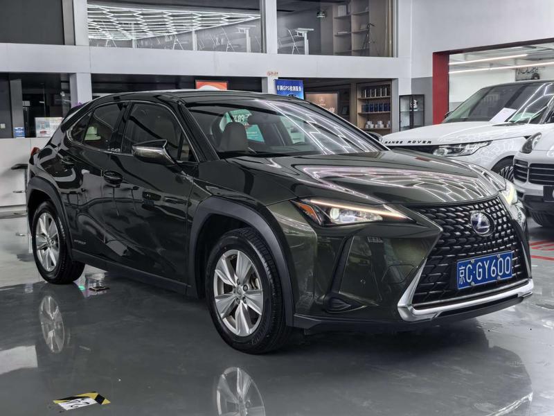 Lexus UX - фото 2
