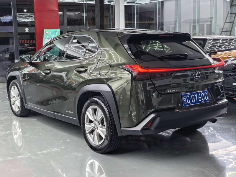 Lexus UX - фото 4