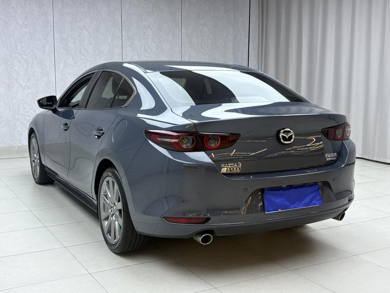 Mazda 3 - фото 3