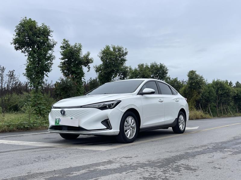 Changan Eado EV - фото 0