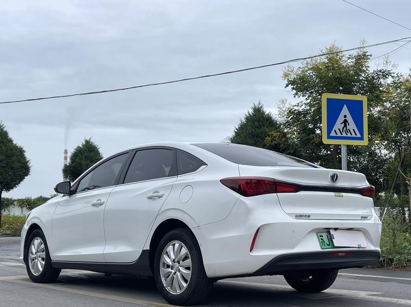 Changan Eado EV - фото 4