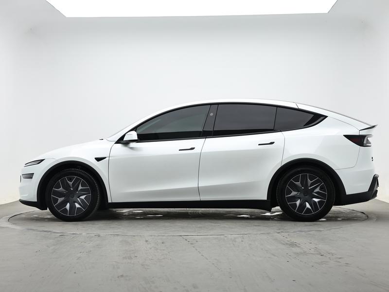 Tesla Model Y L - фото 3