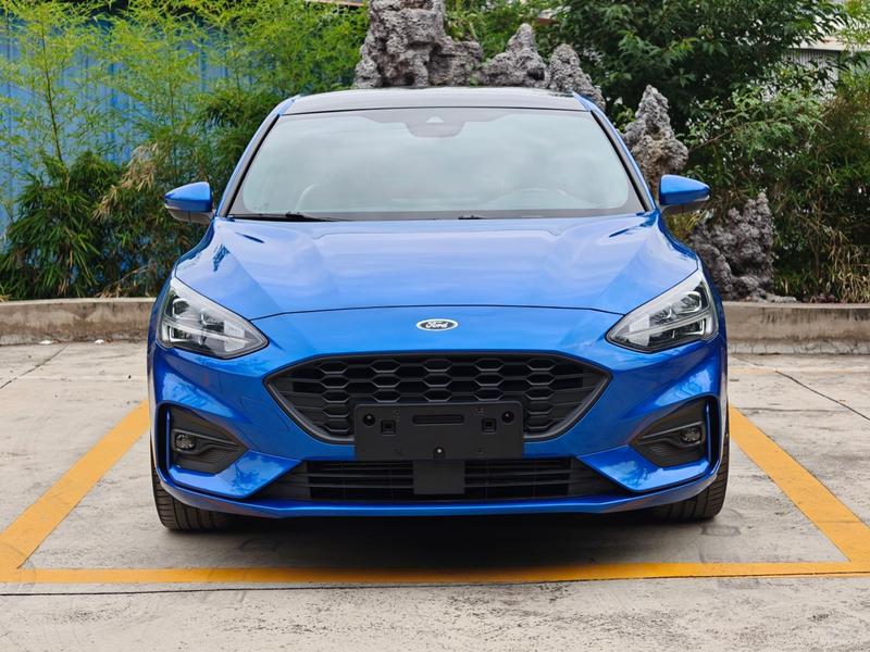 Ford Focus - фото 1