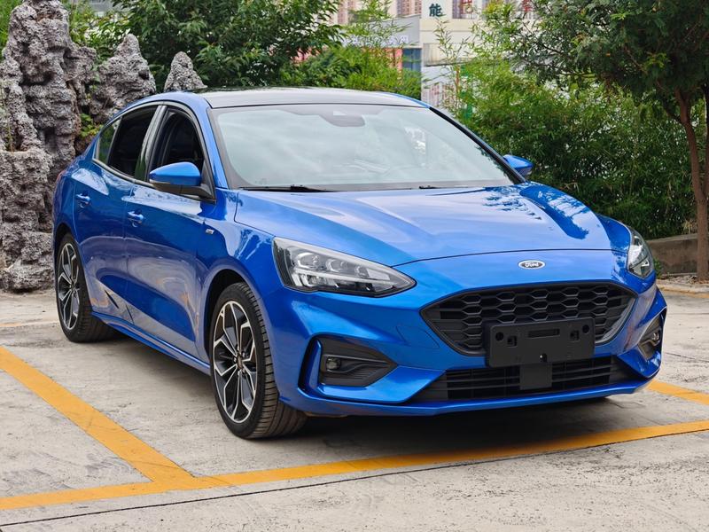 Ford Focus - фото 2