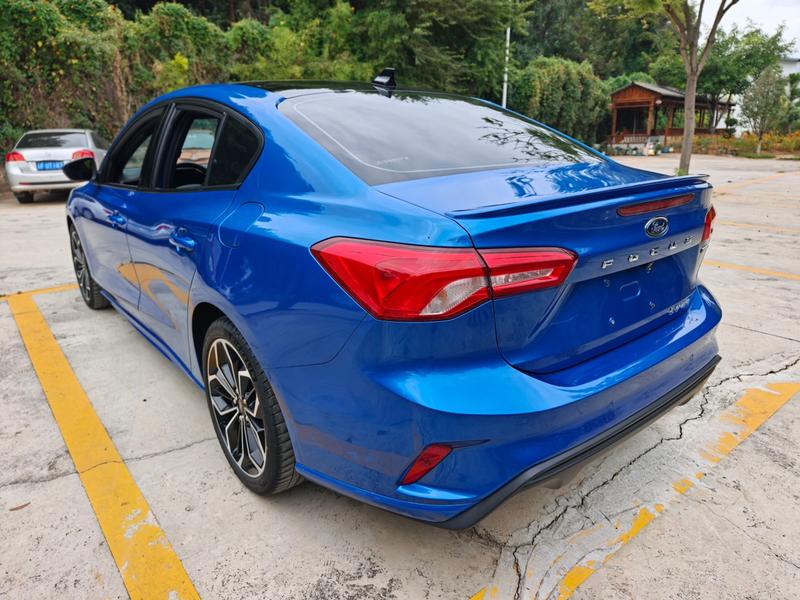Ford Focus - фото 4