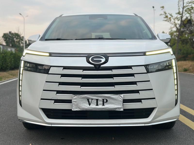 GAC Trumpchi E8 PHEV - фото 1