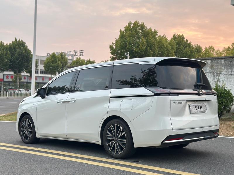 GAC Trumpchi E8 PHEV - фото 3