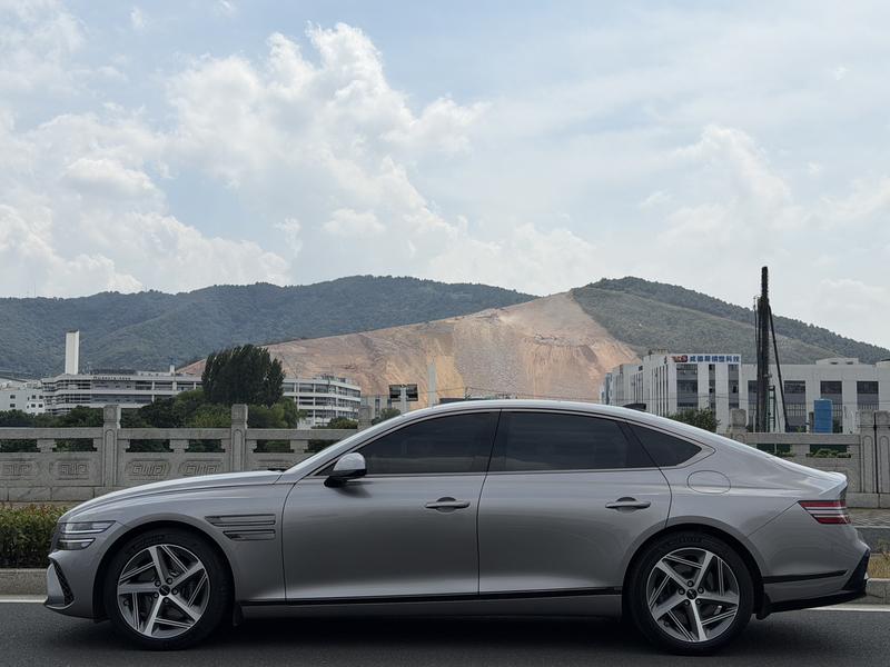 Genesis G80 - фото 2