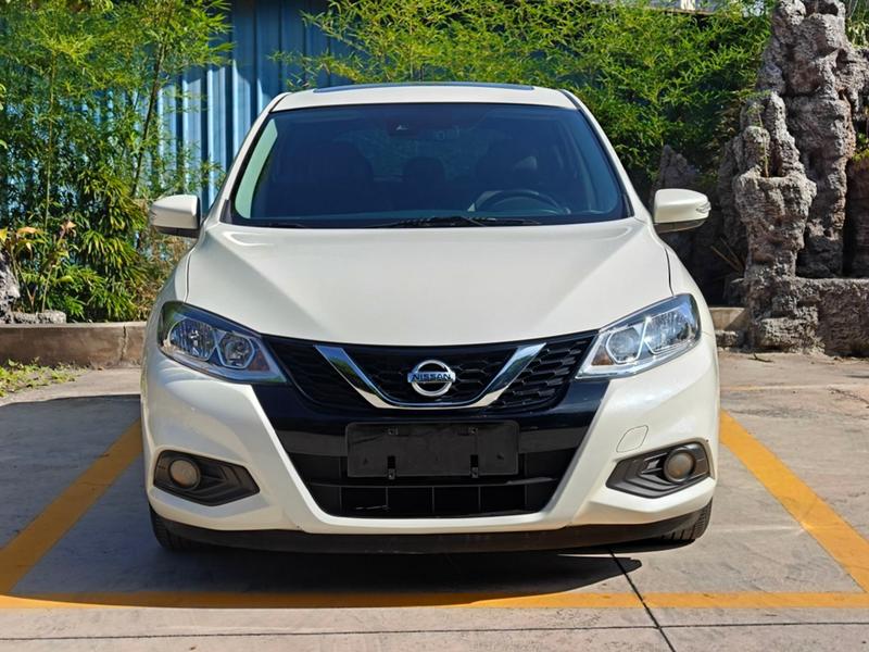 Nissan Tiida - фото 1