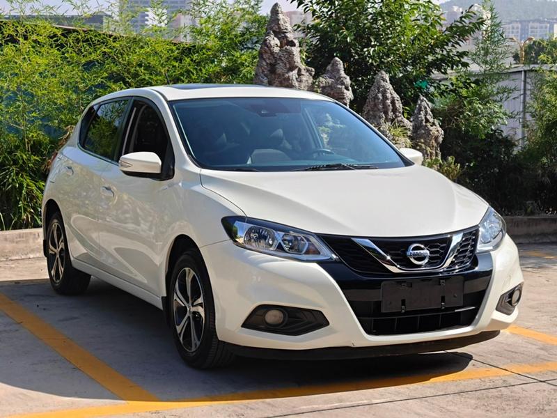 Nissan Tiida - фото 2