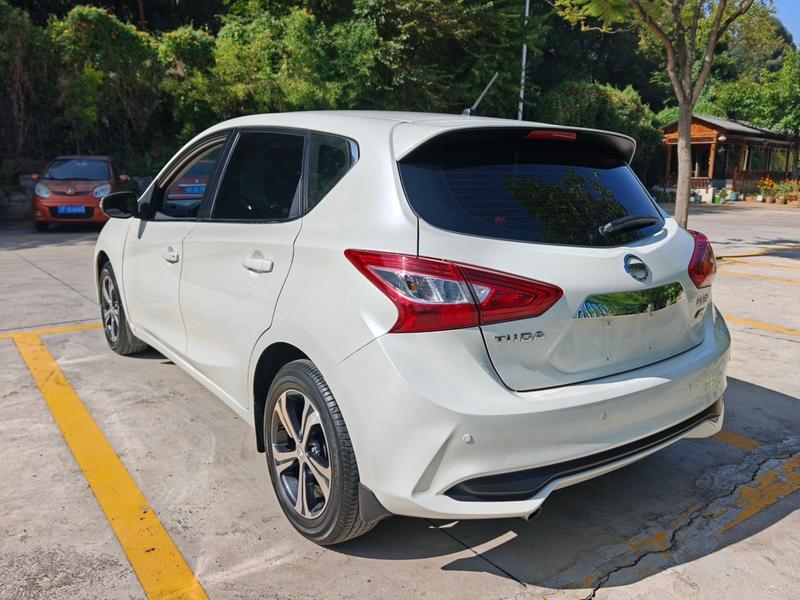 Nissan Tiida - фото 4