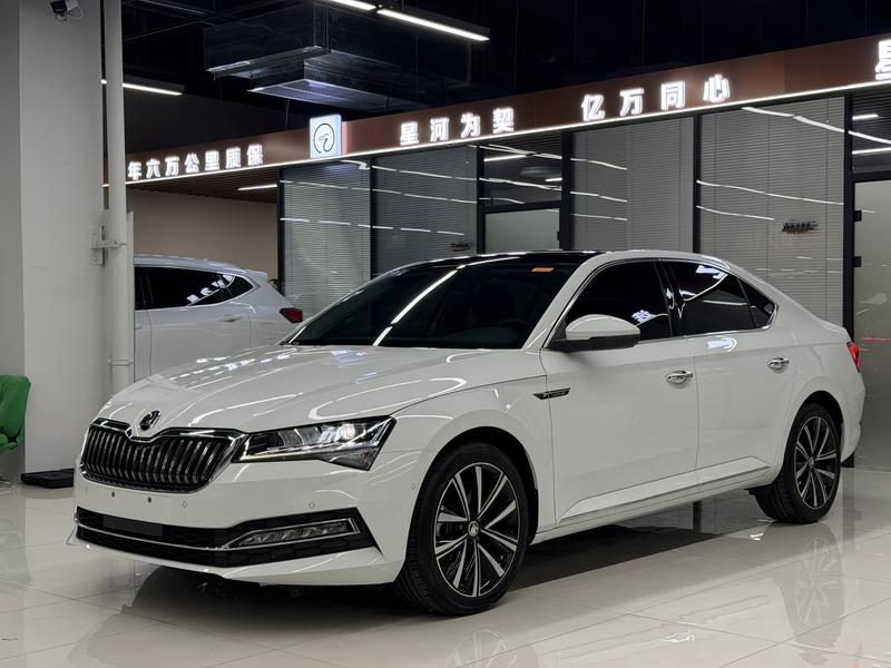 Skoda Superb - фото 0