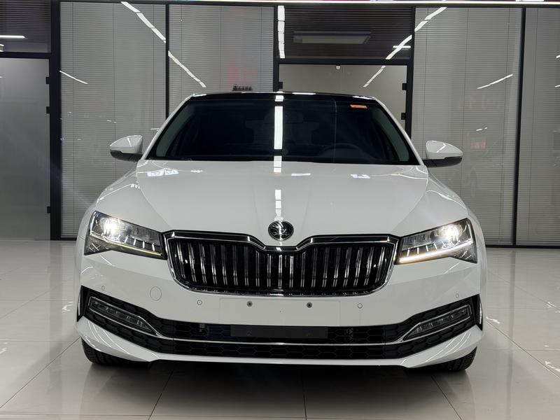 Skoda Superb - фото 1