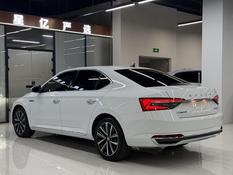 Skoda Superb - фото 3