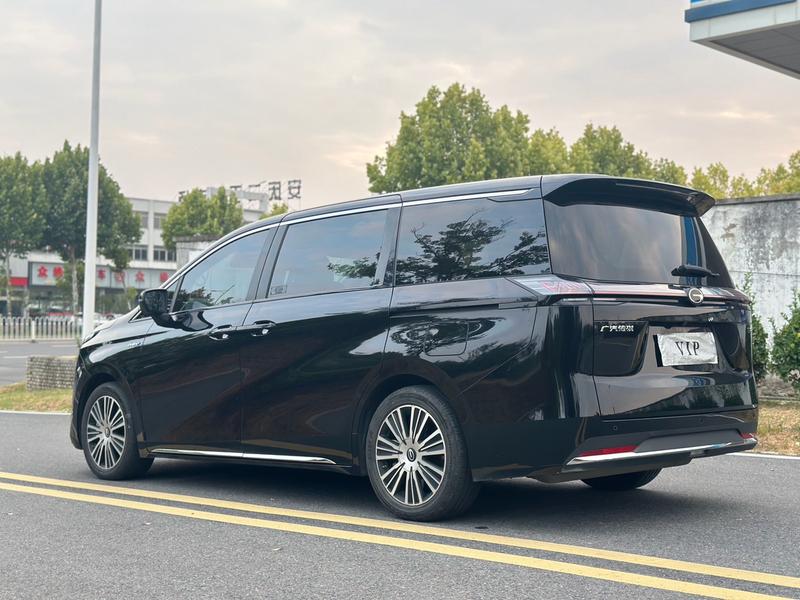 GAC Trumpchi E8 PHEV - фото 3
