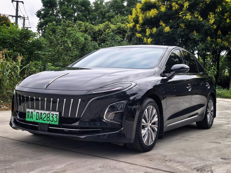 Hongqi E-QM5 - фото 0