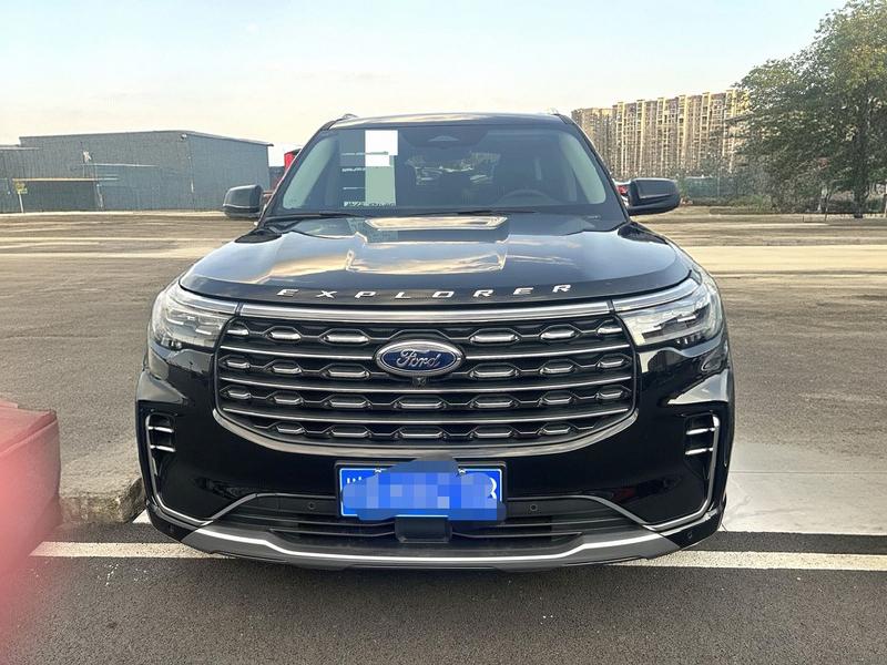 Ford Explorer - фото 1